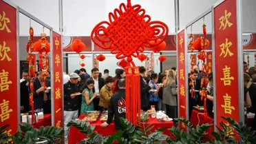 Çin Yeni Yılı renkli geçit töreni