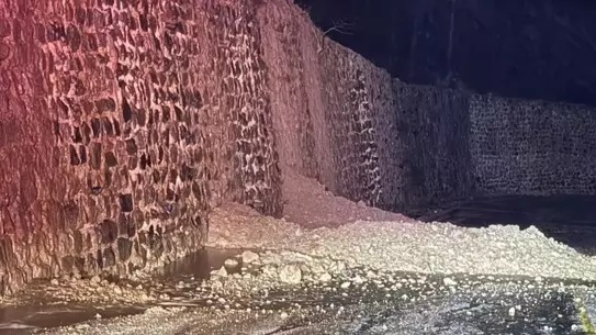 Toprak kayması sonrası yolun durumu