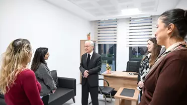 Kırklareli Valisi Uğur Turan, Çocuk Ruh Sağlığı Merkezinde Sağlık Çalışanlarına Teşekkür Etti