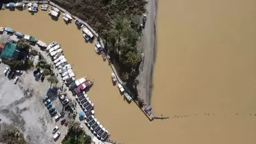 Su altında kalan narenciye bahçelerinin yakın çekimi