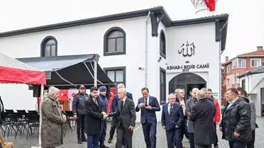 Camii iç mekanından bir görünüm