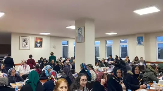 Etkinlikte iftar sofraları ve katılımcılar