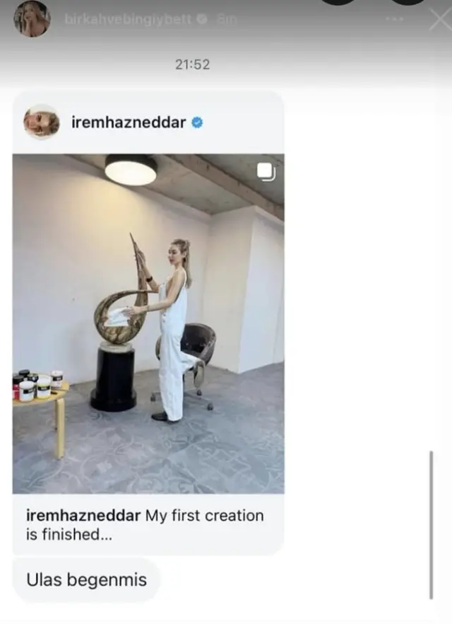 İkili kahve masasında