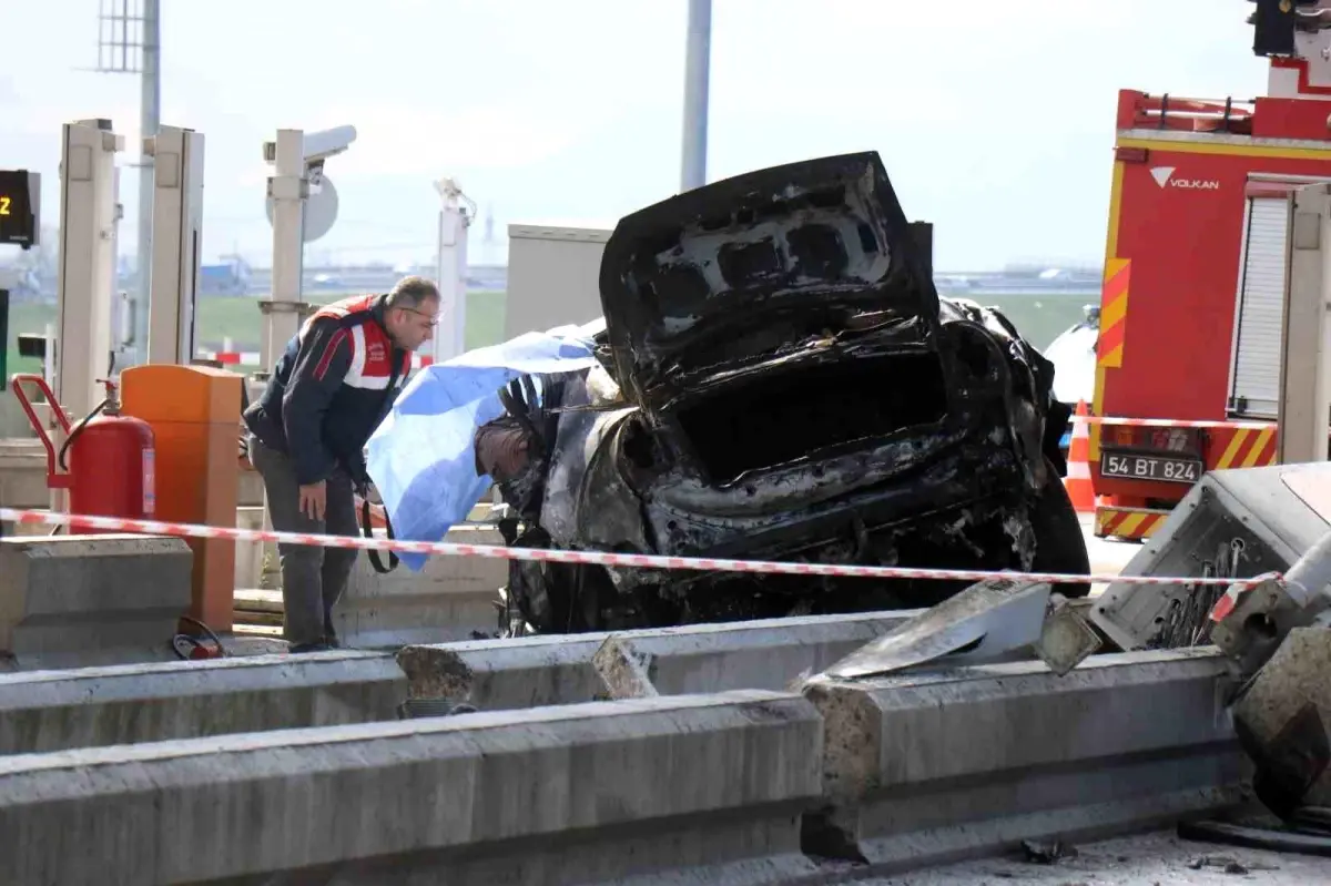 Sakarya’da Trafik Kazası: Sürücü Araç Yangını Sonrası Hayatını Kaybetti