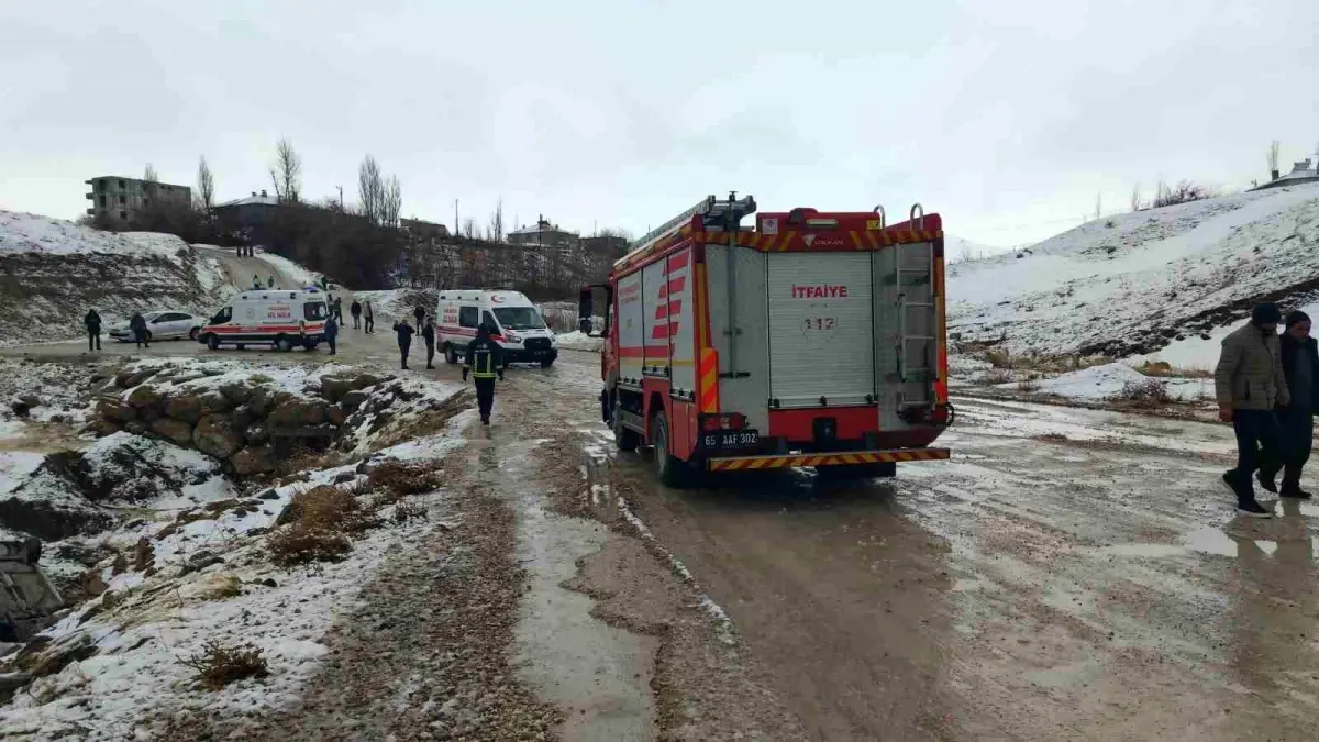 Van’da Otomobil Dereye Uçtu: 3 Kişi Yaralı