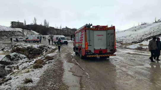 Van’da Otomobil Dereye Uçtu: 3 Kişi Yaralı