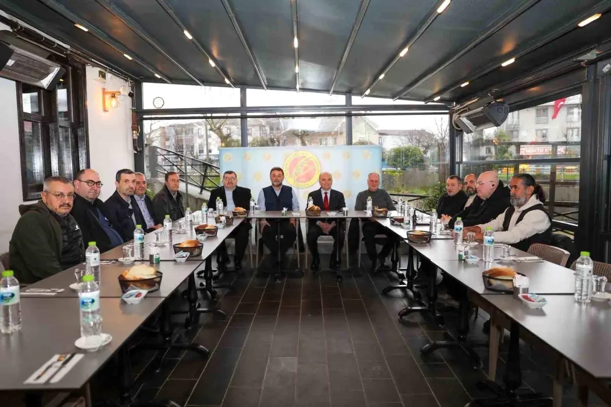 Düzce Belediye Başkanı Faruk Özlü, Çalışan Gazeteciler Cemiyeti'ne Destek Sözleri Verdi