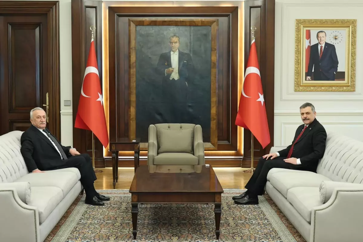 Mehmet Ağar, İçişleri Bakanı Mustafa Çiftçi'yi Görüştü: Eski Bakanın Nazik Ziyareti