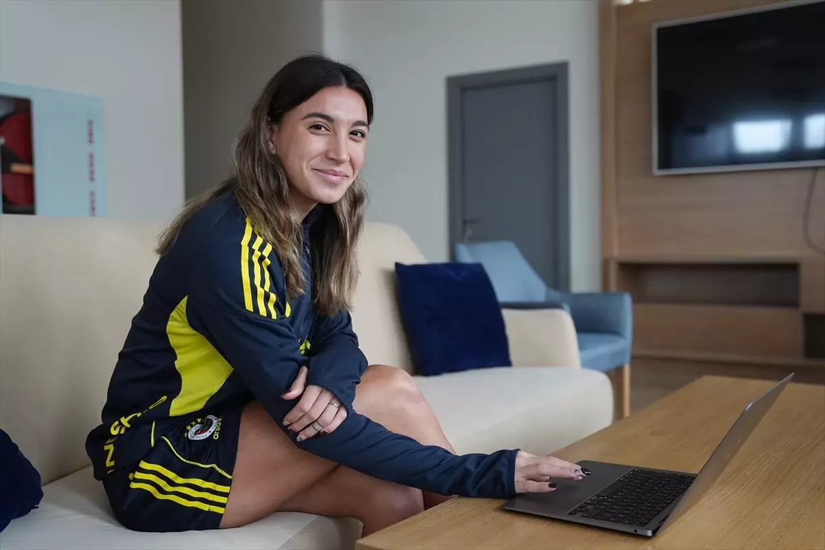 Fenerbahçe Kaptanı Ece Türkoğlu, AA’nın Yılın Kareleri Oylamasında Oy Kullandı