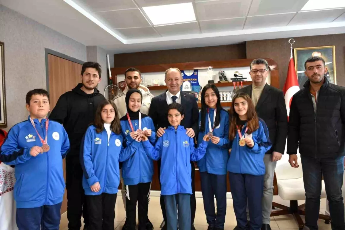 Tekmanlı Genç Eskrimciler Erzurum’da Üç Altın Madalya Kazandı