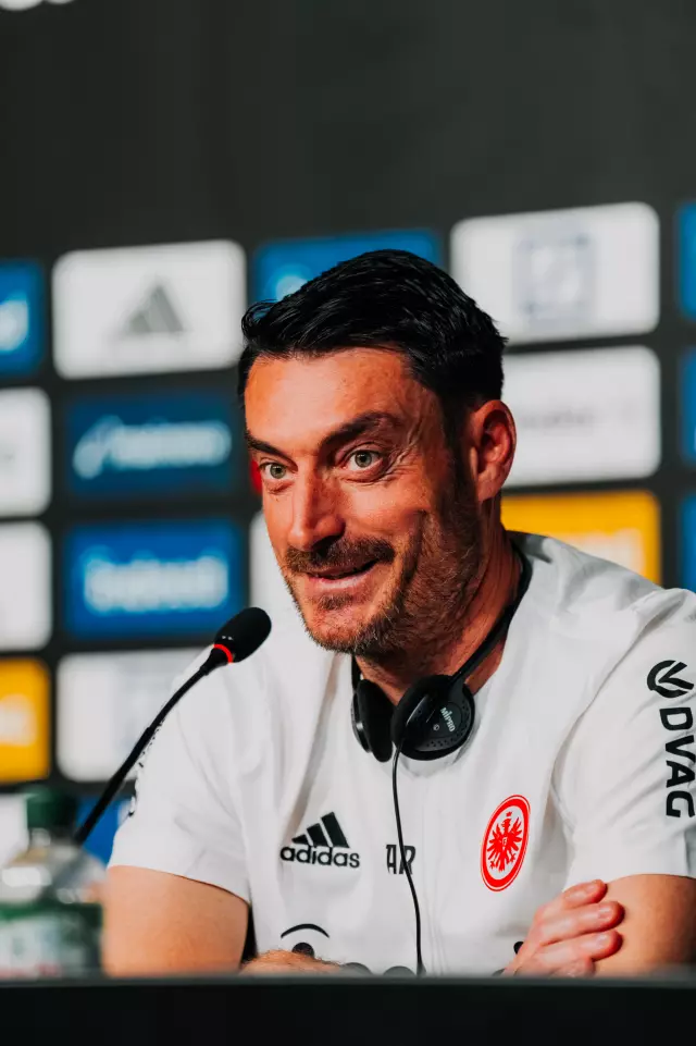 Maç sonrası Frankfurt oyuncularının sevinci