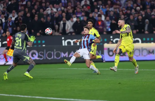 Trabzonspor taraftarları maç öncesi tezahüratı