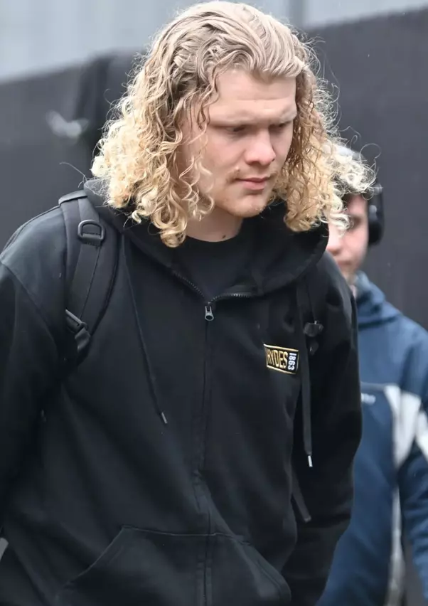 Dublörün Haaland kostümü