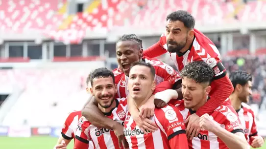 Sivasspor ve Vanspor 3-3'luk Çekişmeli Karşılaşmada 6 Gol