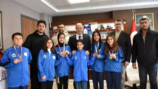 Tekmanlı Genç Eskrimciler Erzurum’da Üç Altın Madalya Kazandı