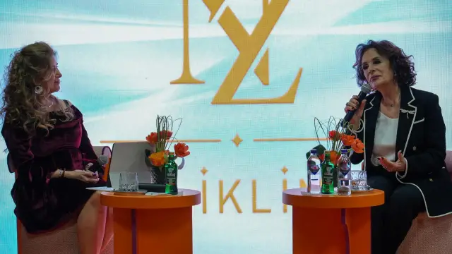 Seminerde konuşma yapan Nazo Zeyrek