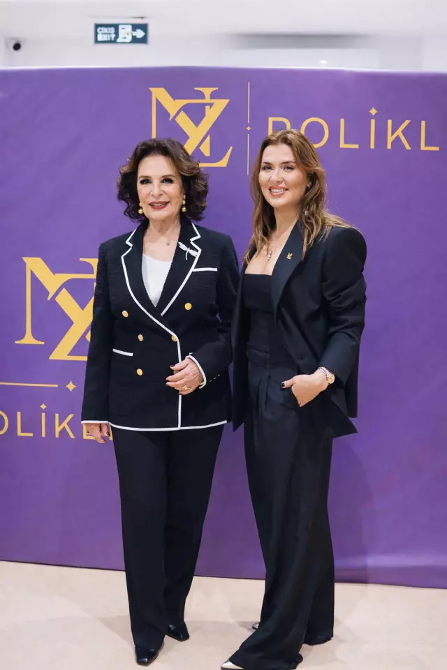 Gençlerin sorularını yanıtlayan uzmanlar