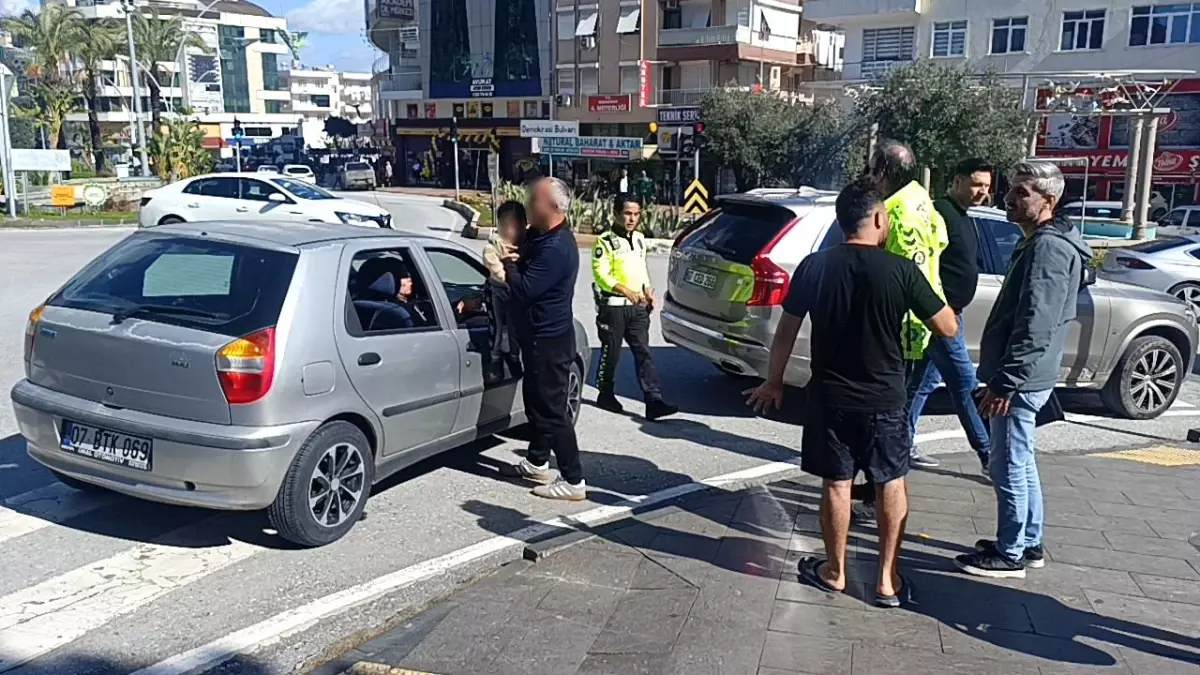 Antalya’da Ehliyetsiz ve Kasksız Motosiklet Sürücüsüne 12.870 TL Para Cezası Kesildi