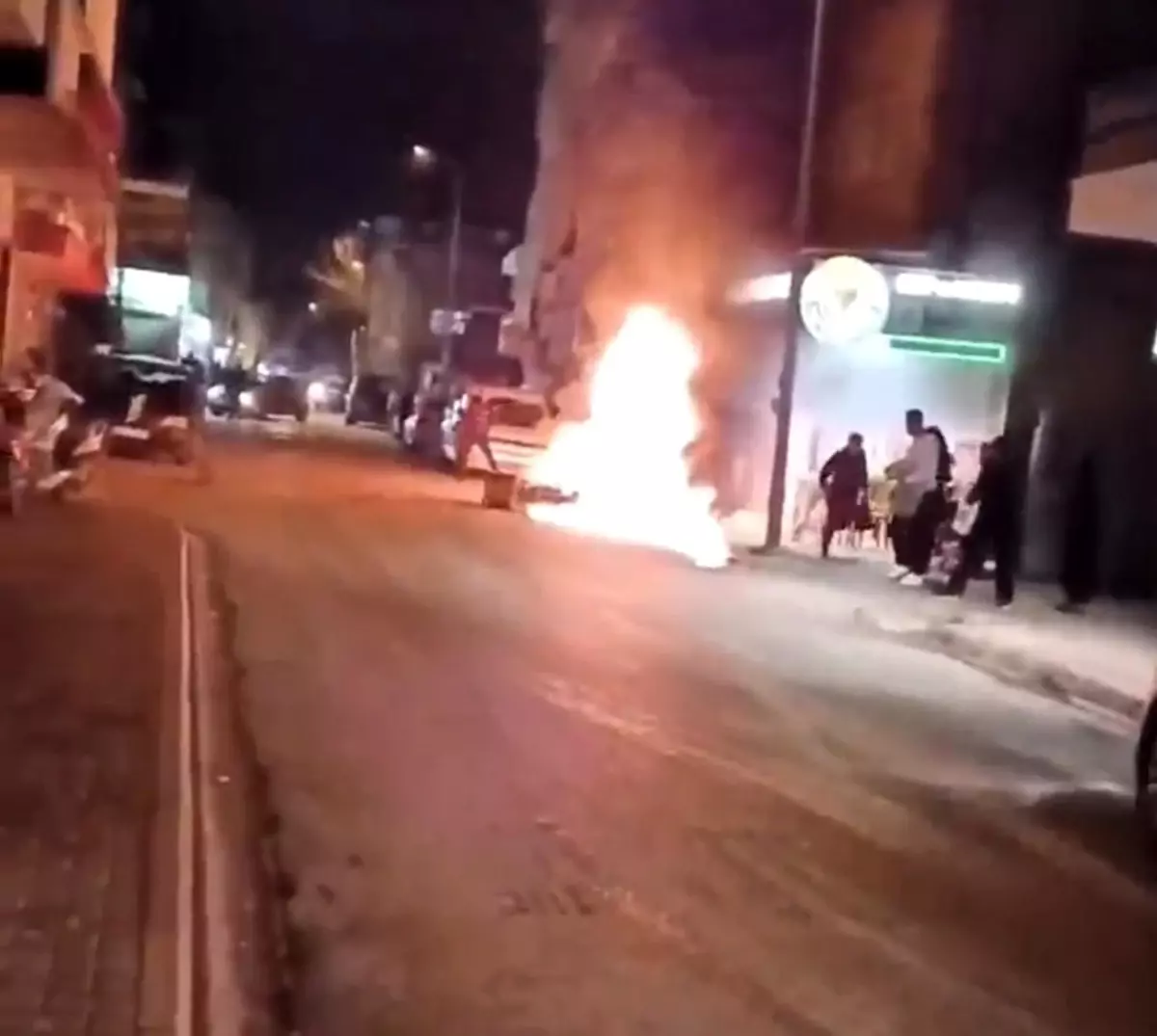 Adana’da yanmaya başlayan motosiklet