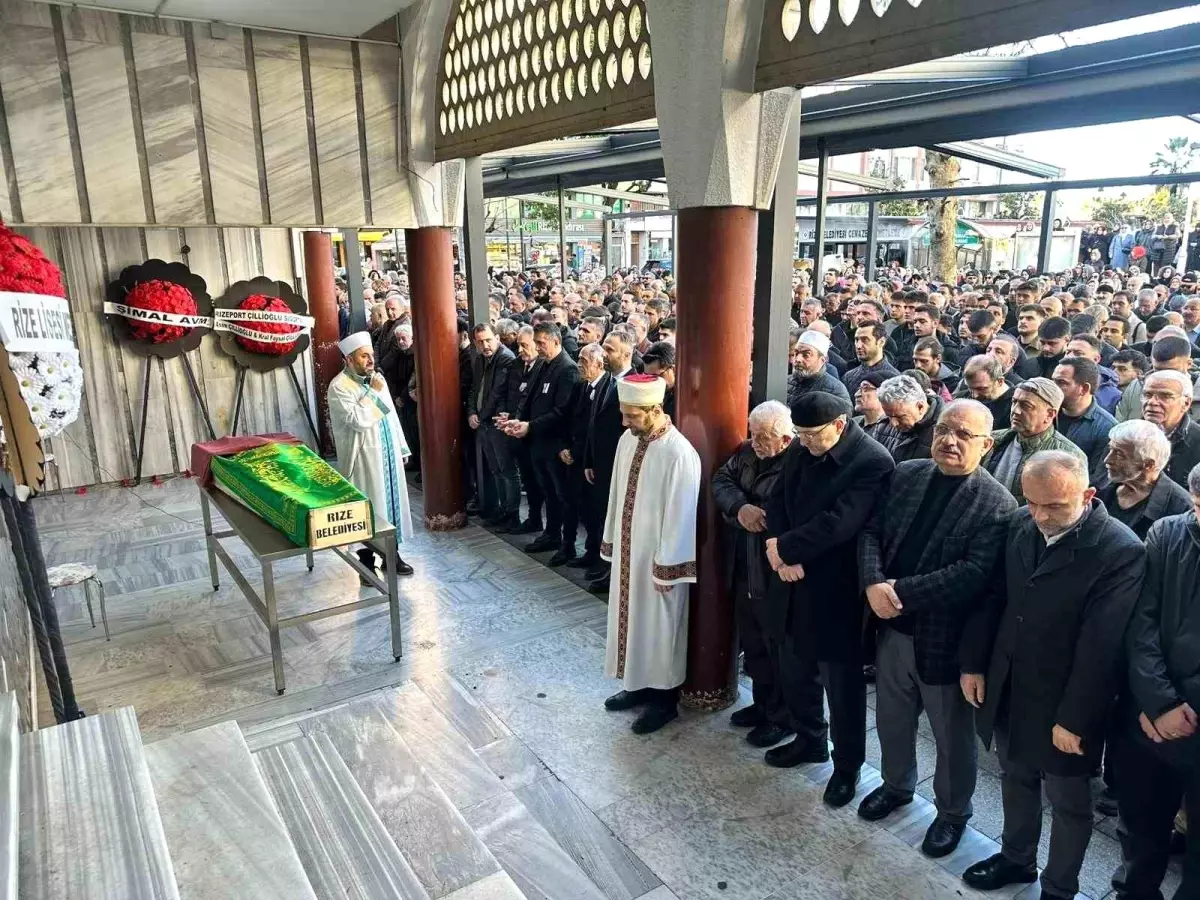 Rize’de 10. kattaki evden düşen akademisyen