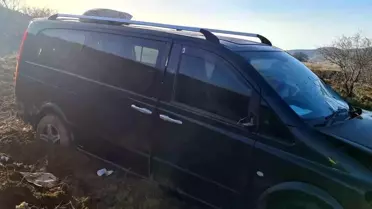 Şarkikaraağaç'ta Araç Kontrolden Çıkarak Sarampole Devrildi: 10 Yaralı