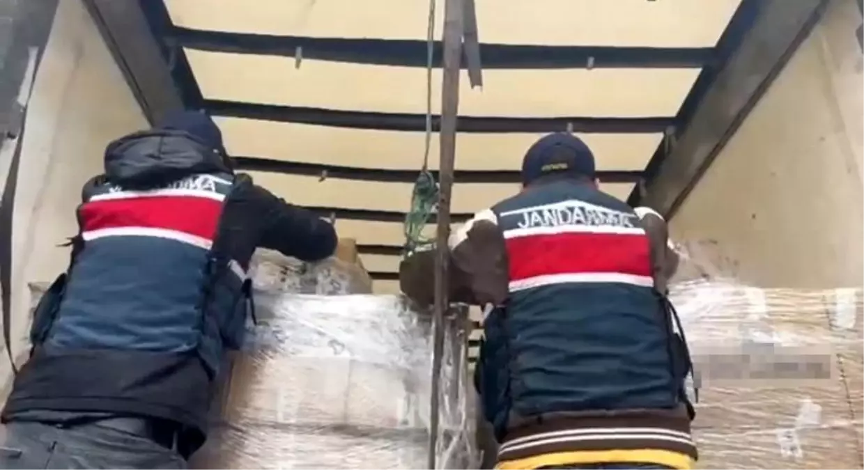 Adana’da Jandarma Operasyonu: 3 Bin Litre Sahte Alkol Ele Geçirildi