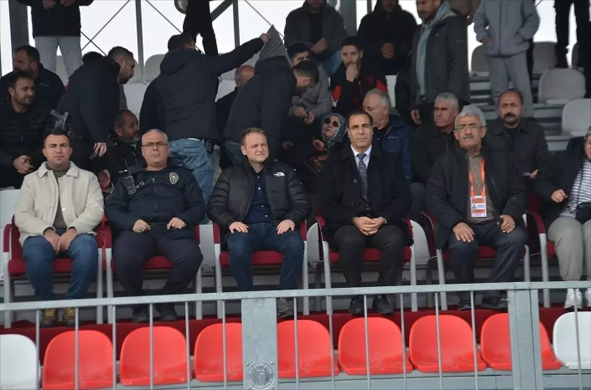 Bulanık Kopspor ve Kars 36 Spor maçının kapak fotoğrafı
