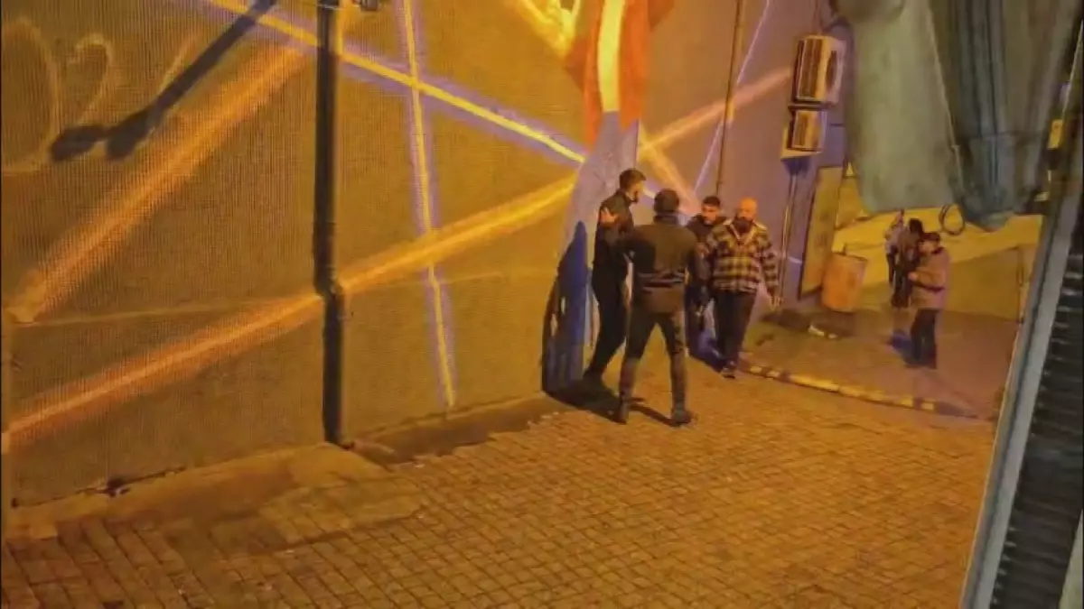 Zonguldak’ta Eğlence Mekanında Silahlı Saldırı: 2 Yaralı ve Şüpheli Yakalandı