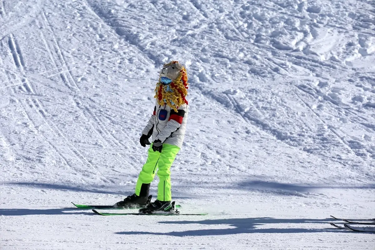 Palandöken Kayak Merkezinde Güneşli Hafta Sonu Coşkusu