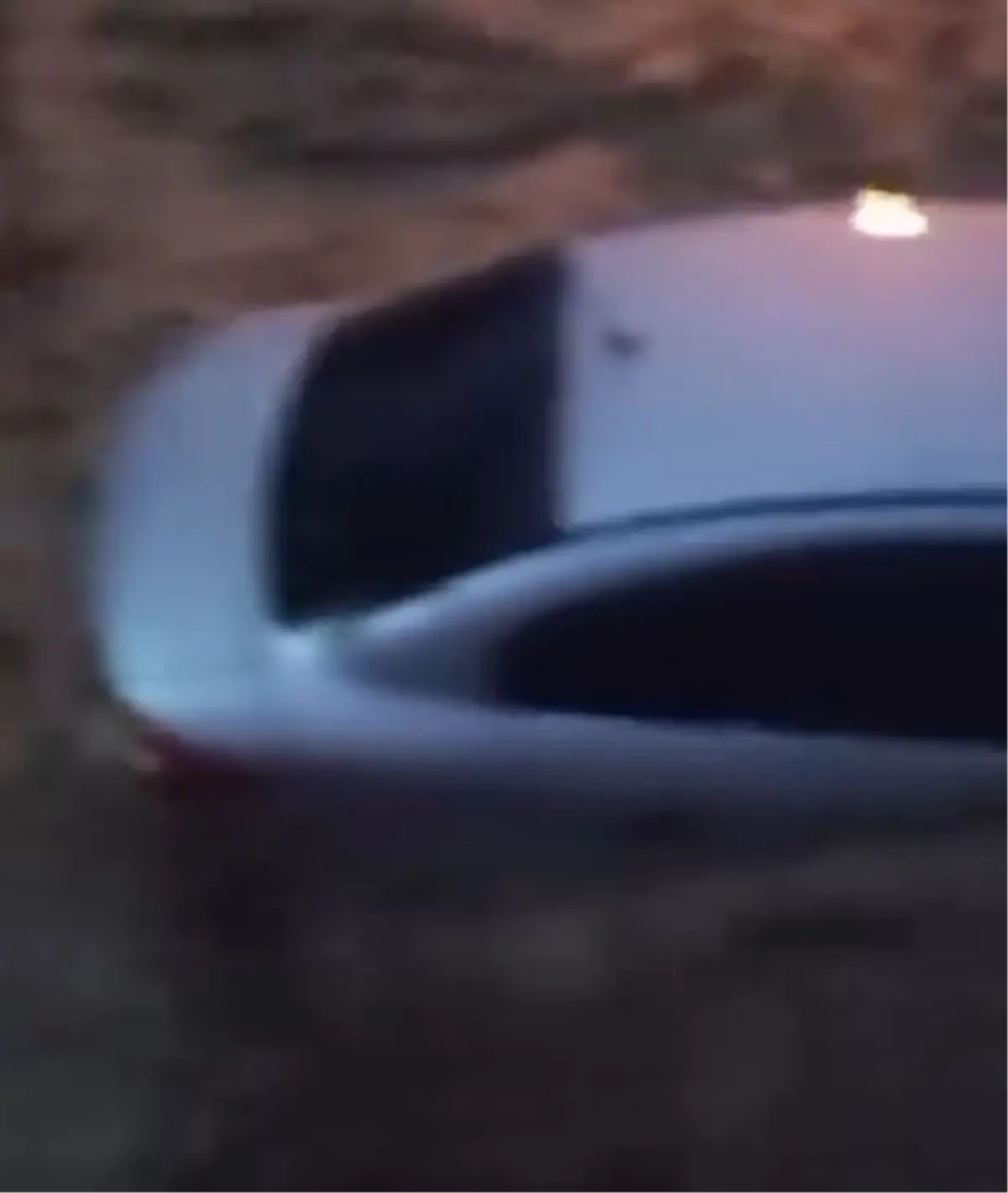 Hatay’ın Yayladağı İlçesinde Şiddetli Sel ve Araçların Sular Altına Girmesi