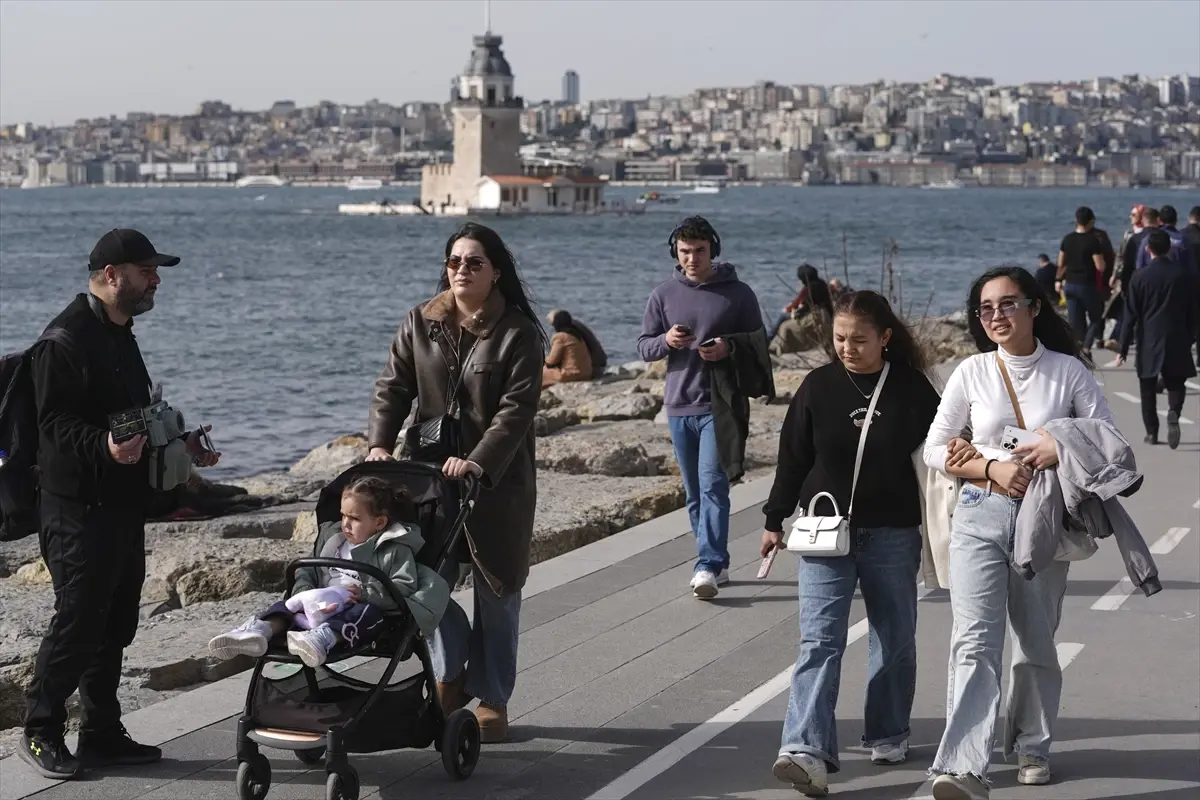 İstanbul’da 23°C Sıcaklıkla Kış Gününe Renk Katıldı