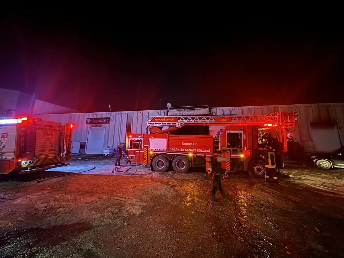 Karaman Organize Sanayi Bölgesi'nde Fabrika Yangını Kontrol Altına Alındı