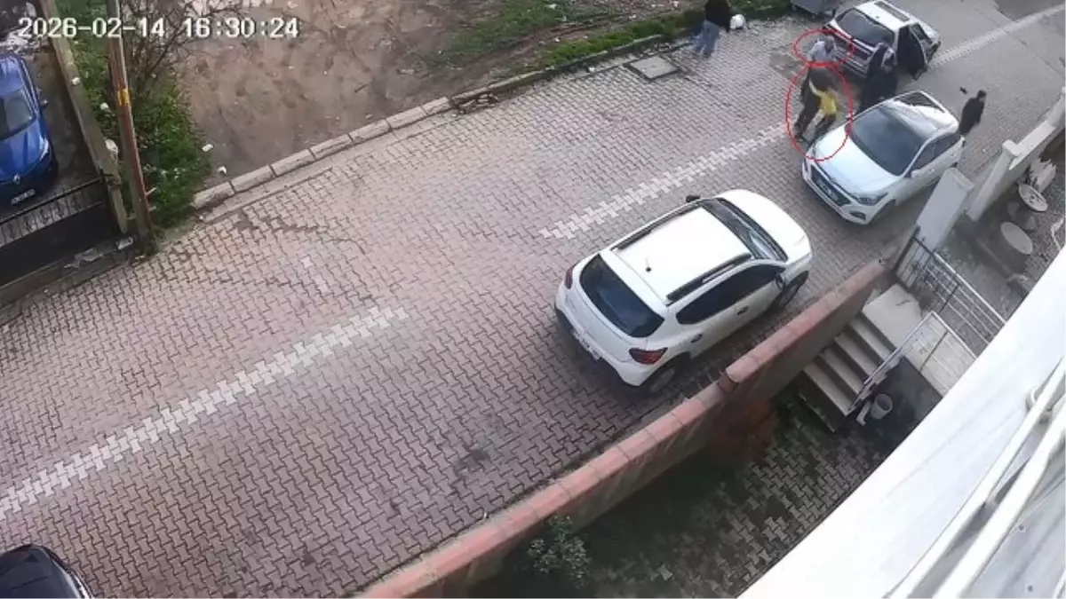 Kaza yerinde ambulans ve polis ekipleri