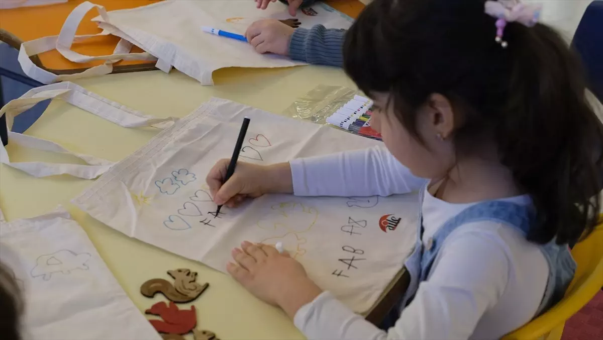 Konya'da Filistinli çocukların sergi giriş görüntüsü