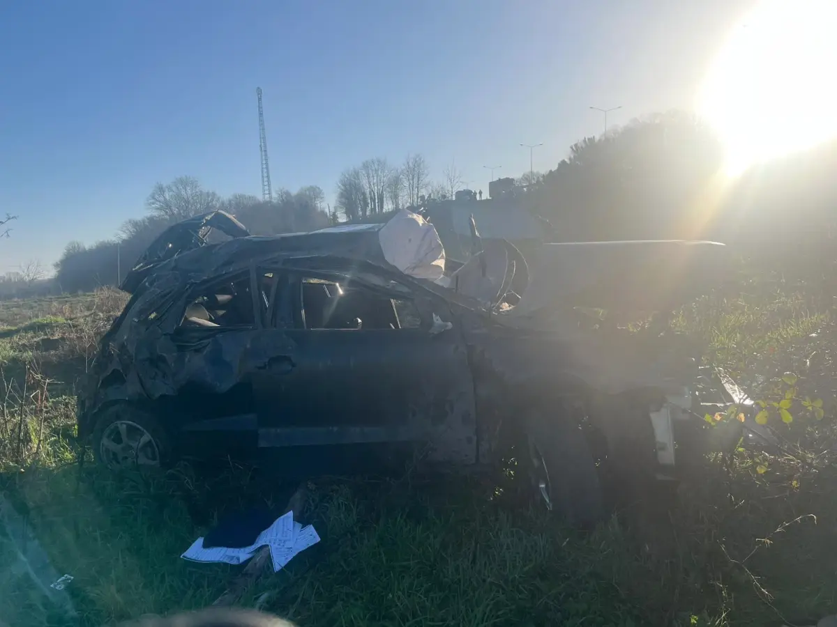 Bafra’da Otomobil Tarlaya Yuvarlandı: Sürücü Yiğit Karaosman Hayatını Kaybetti