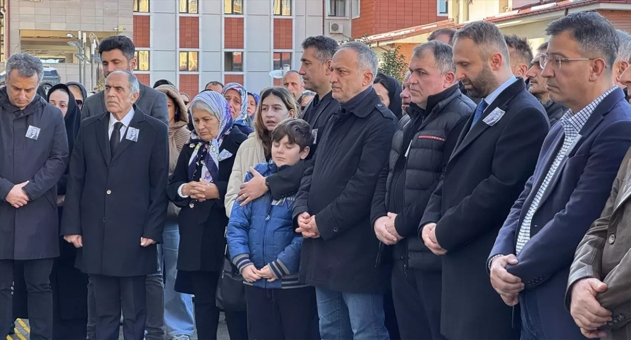 Rize'de Akademisyen Gülçin Bilgin Turna'nın Cenazesi Duygusal Dualarla Gerçekleştirildi