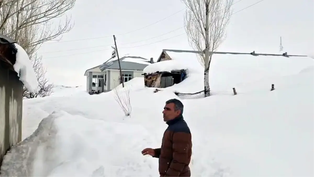 Van’da Yoğun Kar Yağışıyla 76 Köy Yol Kapandı, Ekipler 24 Saat İçinde Açma Çalışması Başlattı