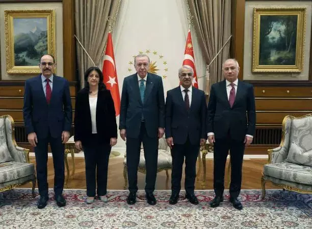 Heyet üyeleri Imrali'ya varış anı