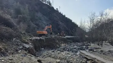 Heyelan sonrası yol çalışmaları