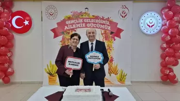 Genç çiftlerin destek alırken fotoğrafı