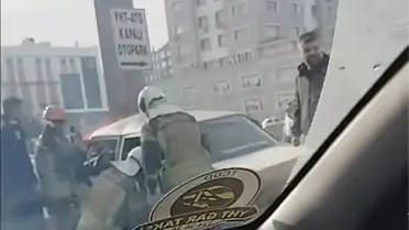 Çankaya’da Direğe Çarpan Otomobil Sürücüsü Hastaneye Kaldırıldı