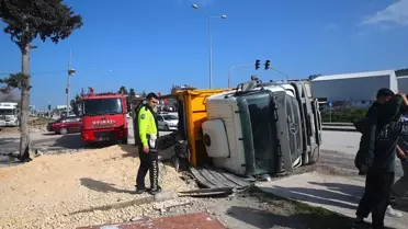 Antakya’da Hafriyat Kamyonu Devrildi: Sürücü Yaralandı, Yangın Hızla Söndürüldü