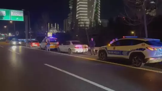 Ataşehir'de Trafik Kazası: Makas Atan Araç 2 Yaralıya Yol Açtı