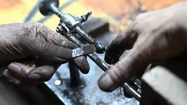 Erzurum'un Oltu Taşı Tespih Ustası Halis Aydın'dan Günlük 5‑7 Adet Üretim, Fiyatlar 2‑6 Bin TL Arasında