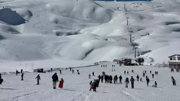 Mergabütan Kayak Merkezi'nde Kar Kalınlığı Rekor Kırdı, Hafta Sonu Kalabalık