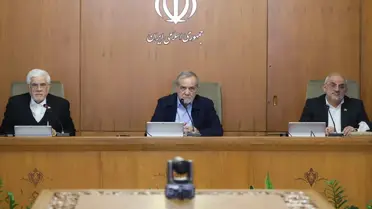 İran’ın Ekonomik Krizi Derinleşiyor: Cumhurbaşkanı Pezeşkiyan Uyarıyor