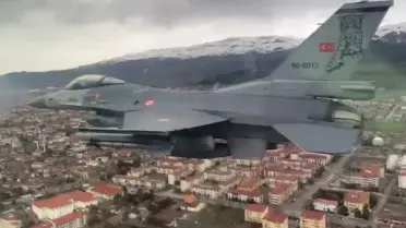 Erzincan’ın 108. Kurtuluş Yıl Dönümünde Hava Kuvvetleri Gösterisi Gökyüzünü Şenlendirdi