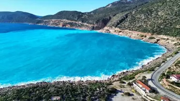 Kaputaş Plajı'nda yağış sonrası denizin farklı mavi tonları