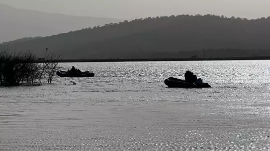 Manisa Yunusemre’de Göl Kenarında Kayıp Genç İçin Arama Çalışmaları Sürüyor