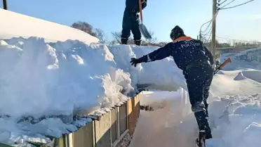 Rusya’da Şiddetli Kar Yükü 44 Çatıyı Yıktı: 2 Ölü, 13 Yaralı